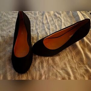 Forever size 7 black heels. In excellent used condition